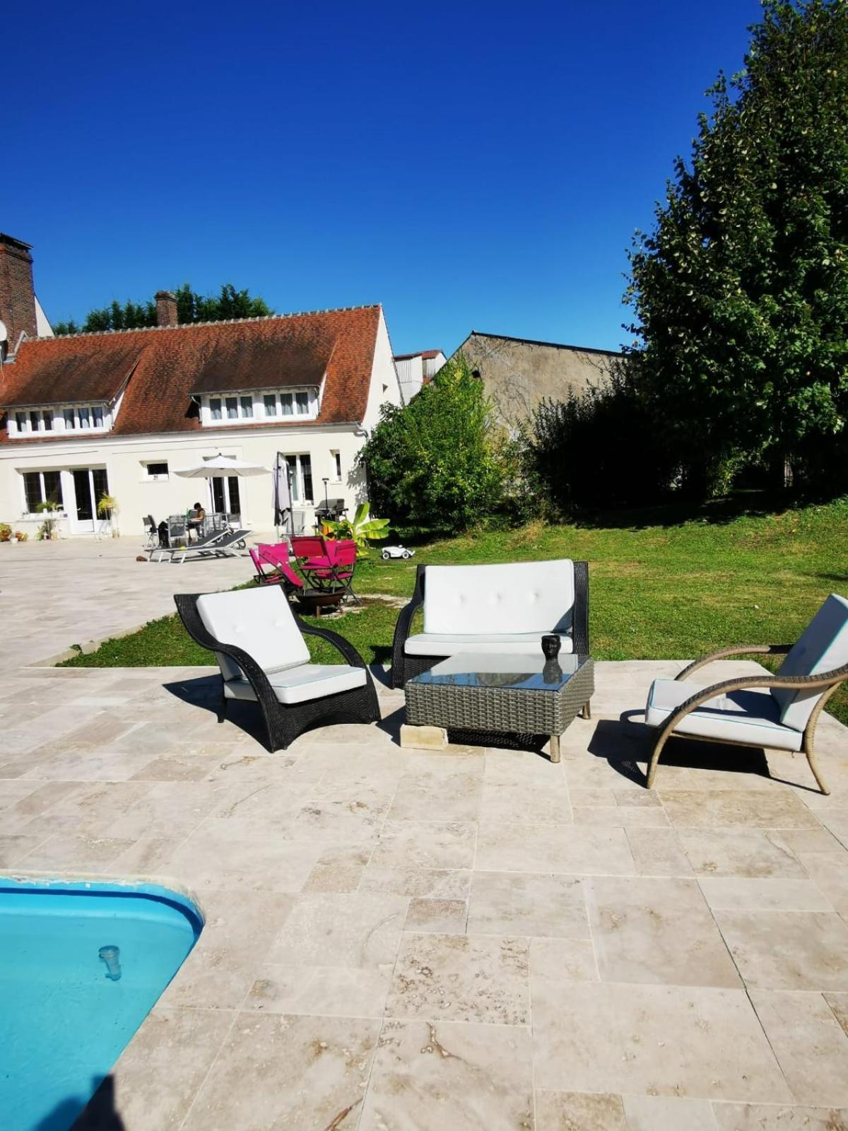 Bed and Breakfast Domaine Des Bruns à Châtillon-Coligny Extérieur photo